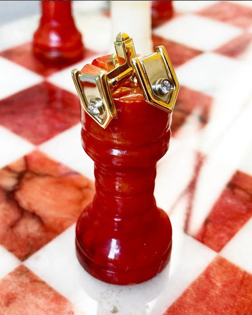 Gemelli da polso in oro con design esagonale e un brillante incastonato